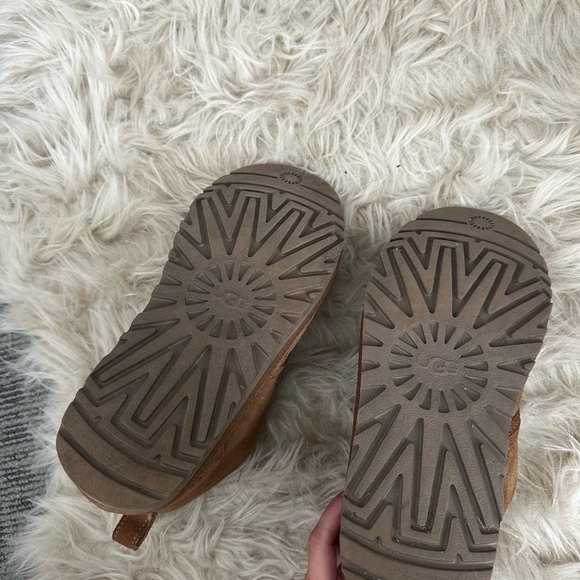 UGGS || Neumel Boot || size 7 || Tie up Uggs - Picture 3 of 5